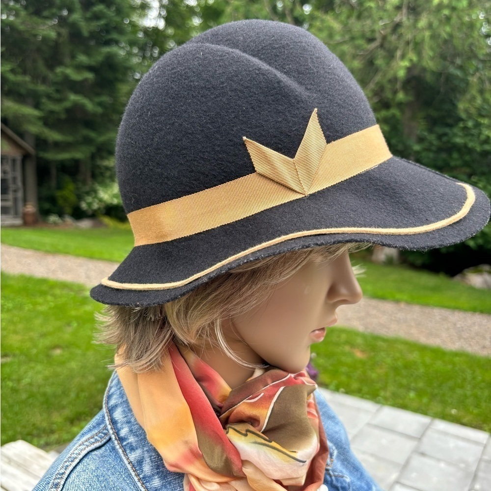 Anita Pineault Vintage Black & Tan Wool Cloche Hat